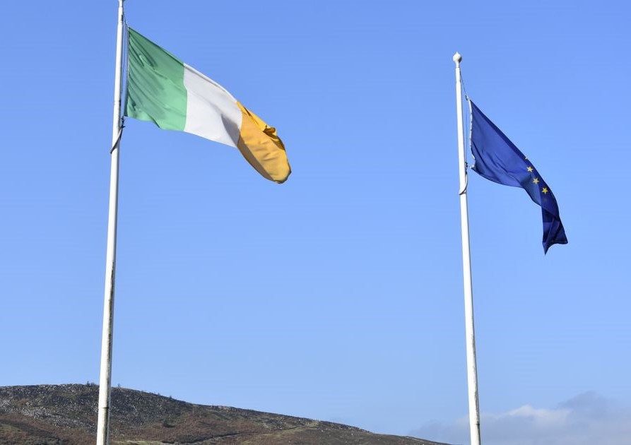Irland och EU flagga